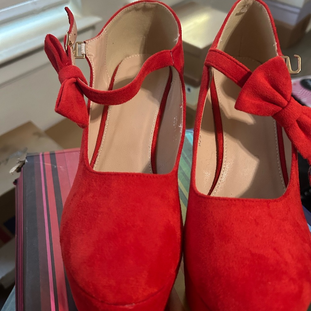 Elegant Red Women's Shoes with Bow Accent